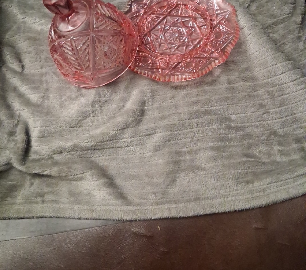 Viking Dazele HOBART Pink Glass Butter Dish - Picture 2 of 2